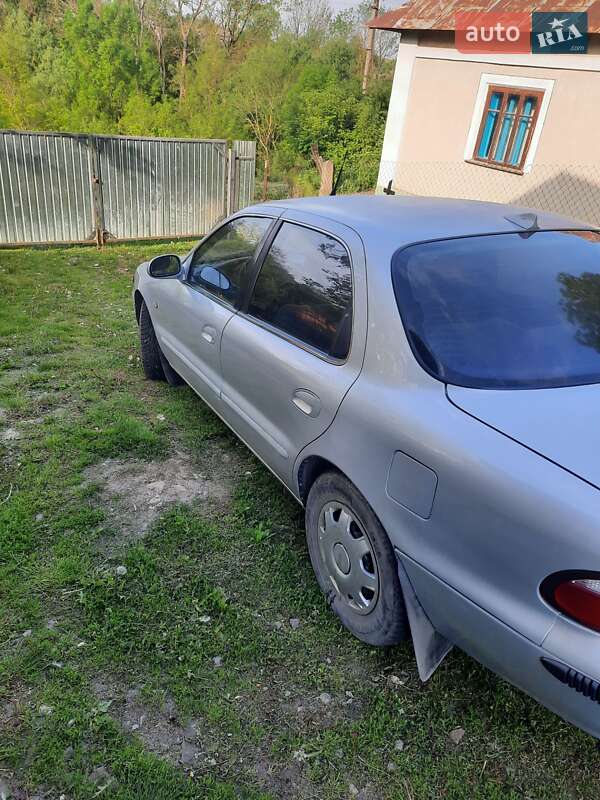 Седан Kia Clarus 1998 в Теребовлі