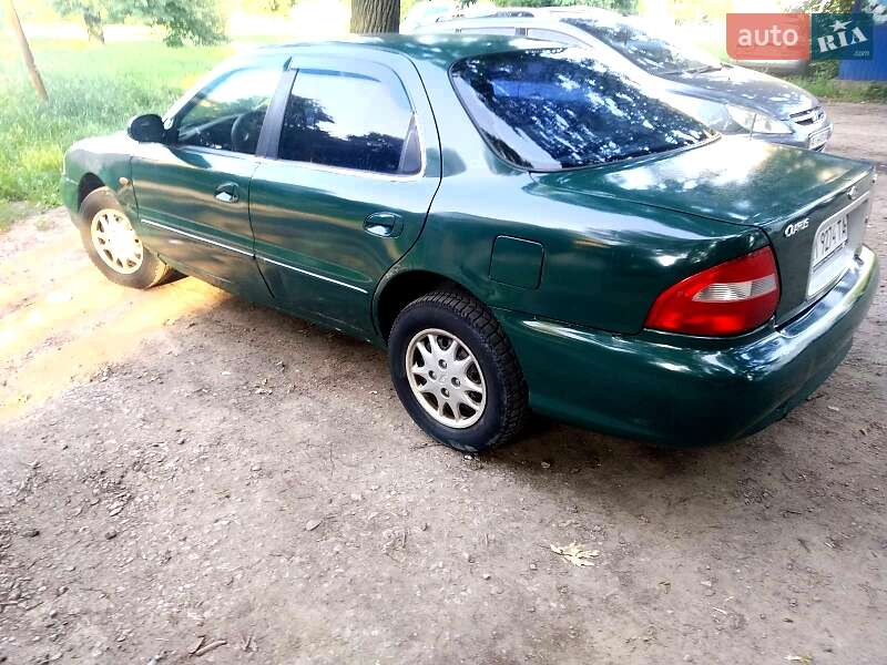 Седан Kia Clarus 2000 в 