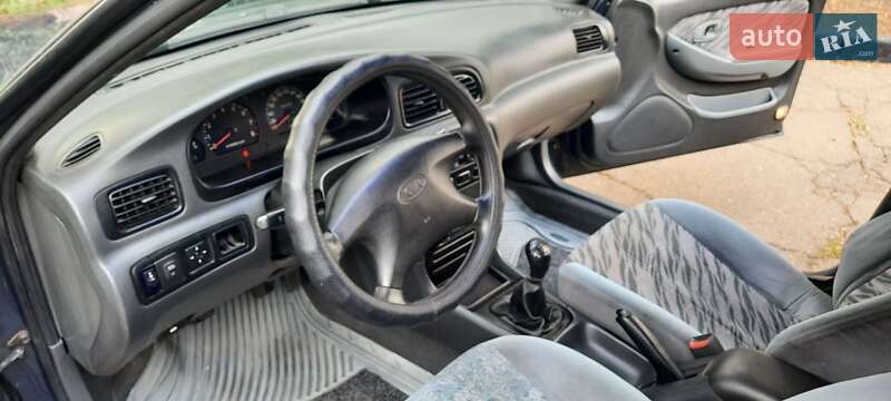 Седан Kia Clarus 1999 в Николаеве