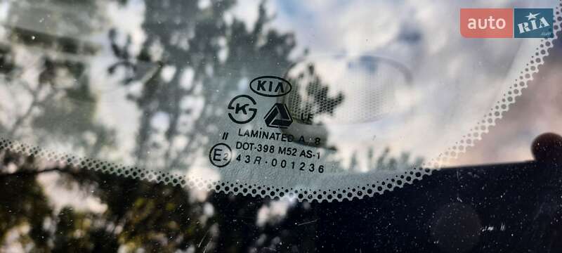 Седан Kia Clarus 1999 в Николаеве