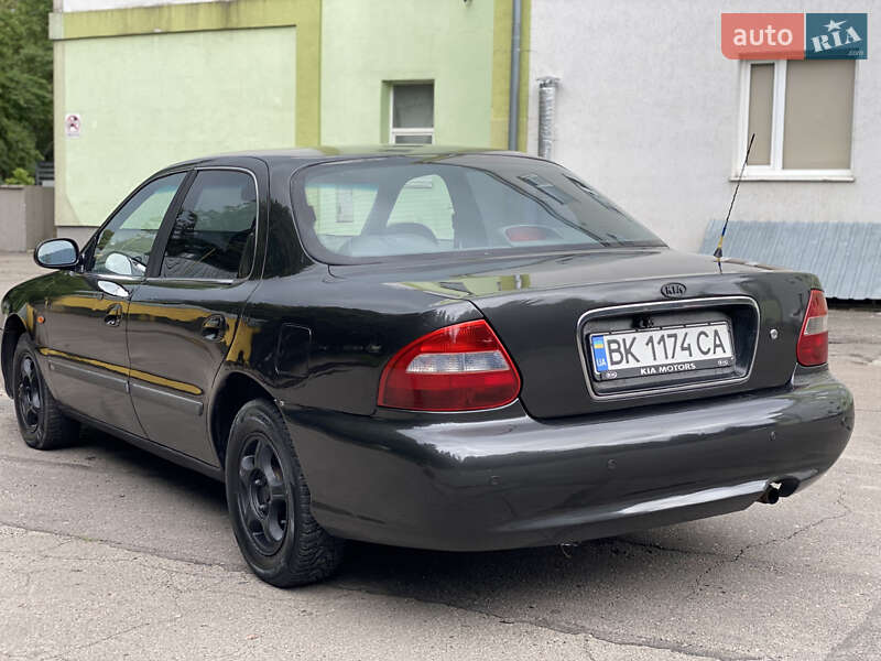 Седан Kia Clarus 1998 в Ровно