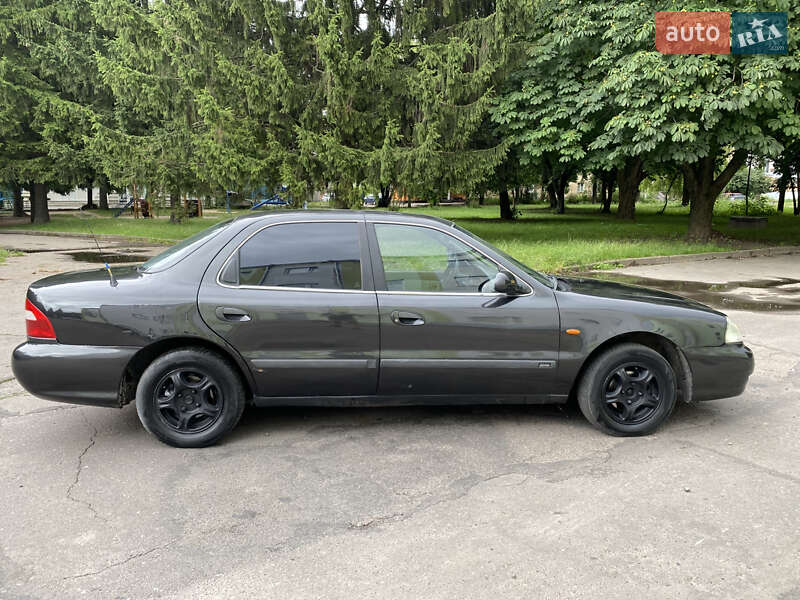 Седан Kia Clarus 1998 в Ровно