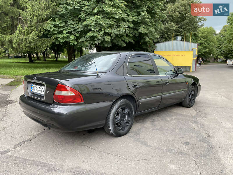 Седан Kia Clarus 1998 в Ровно
