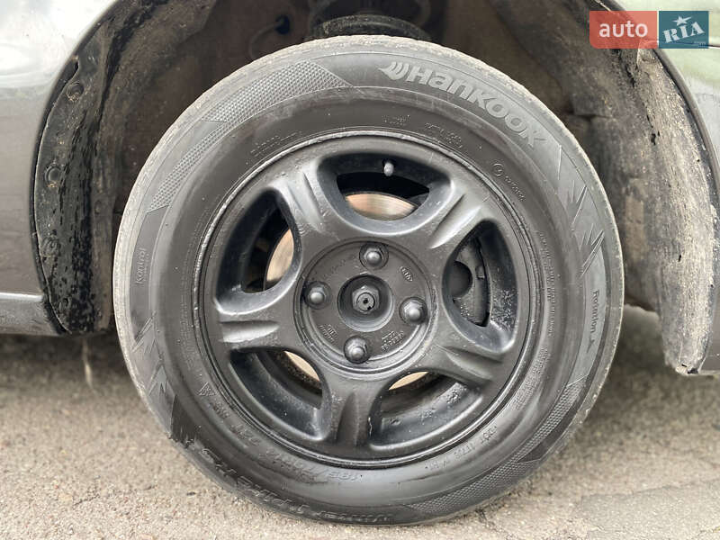 Седан Kia Clarus 1998 в Ровно