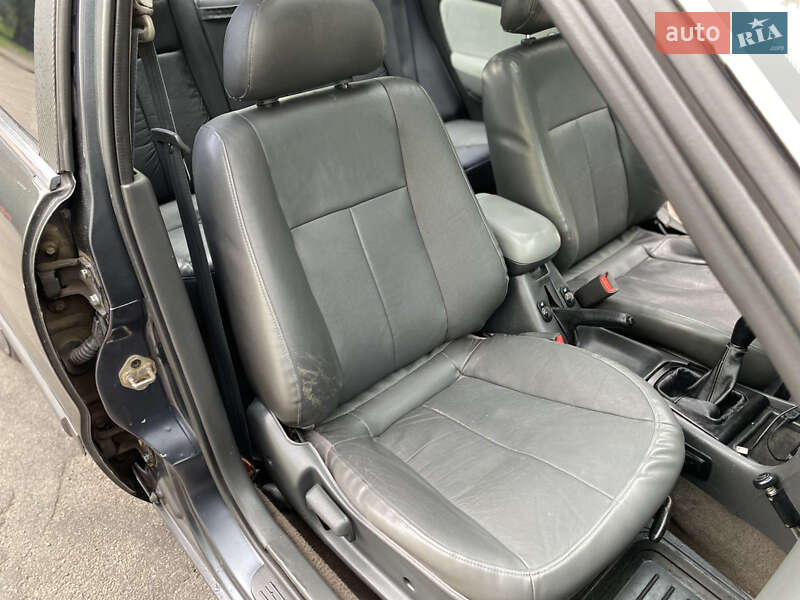 Седан Kia Clarus 1998 в Ровно