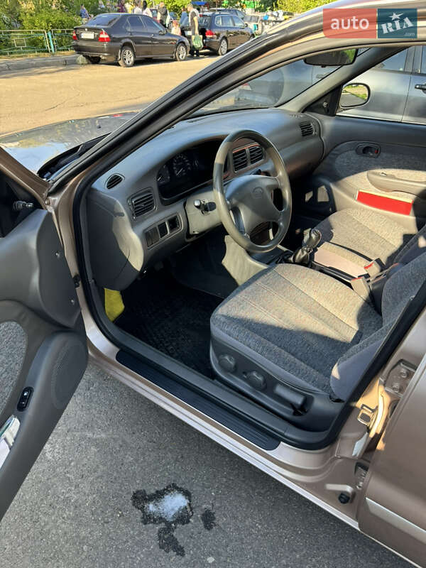 Седан Kia Clarus 1997 в Киеве