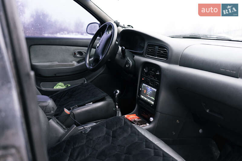 Седан Kia Clarus 1998 в Чернигове