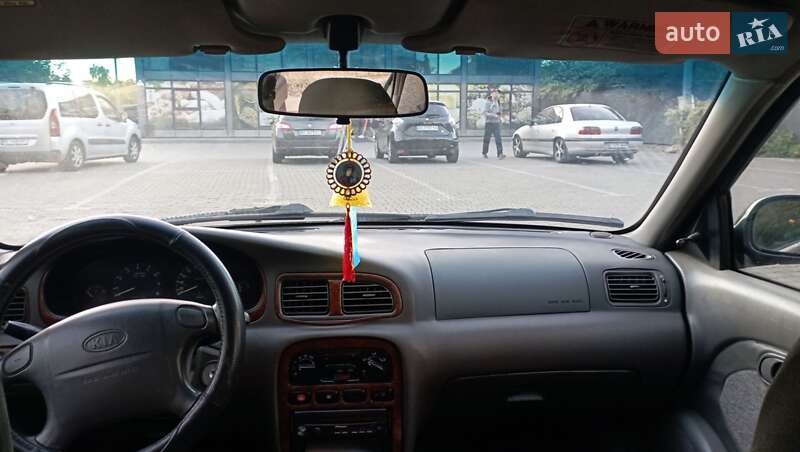 Седан Kia Clarus 1997 в Стрые