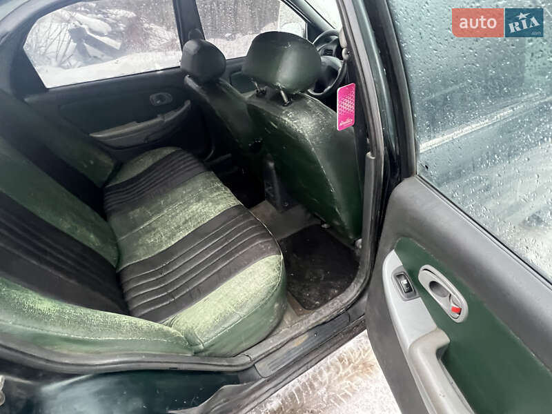 Седан Kia Clarus 1998 в Харькове