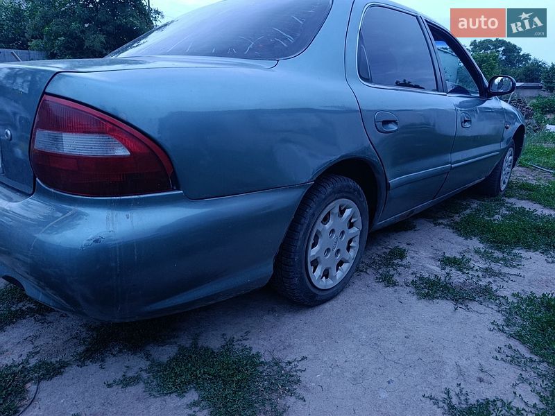 Седан Kia Clarus 1998 в Носівці