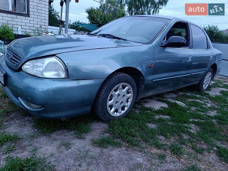 Седан Kia Clarus 1998 в Носівці