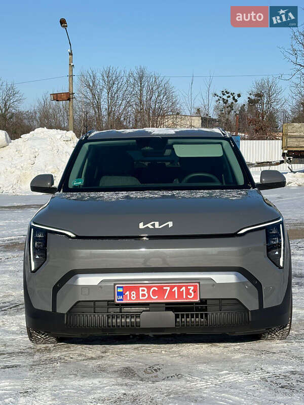 2025 KIA EV3, VIN KNAFC81A7S6041522:plate — zdjęcie 1 (autoria)