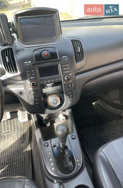 Седан Kia Forte 2010 в Чернівцях