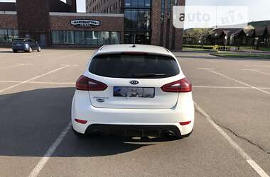 Хэтчбек Kia Forte 2015 в Обухове