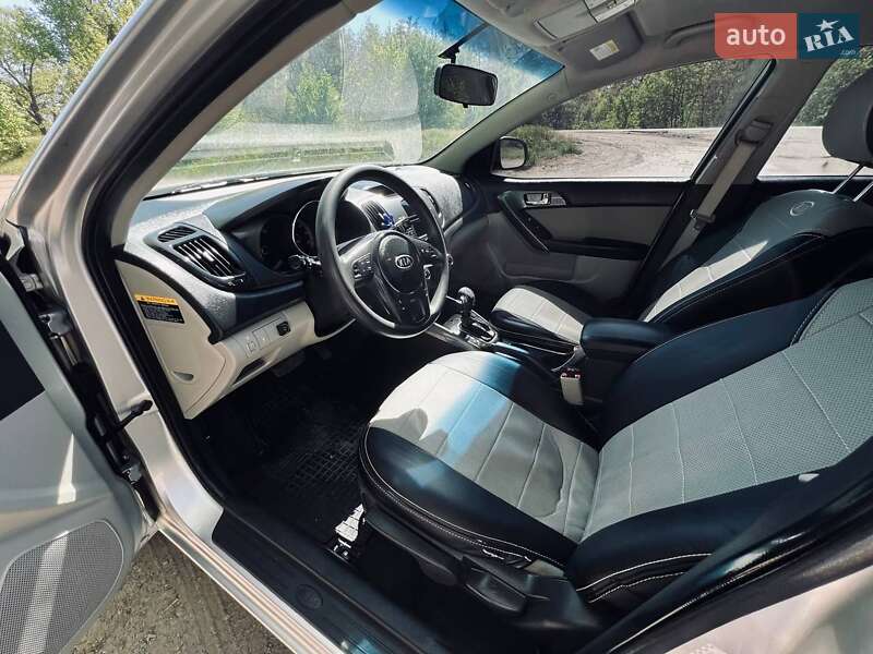 Седан Kia Forte 2012 в Новомосковске