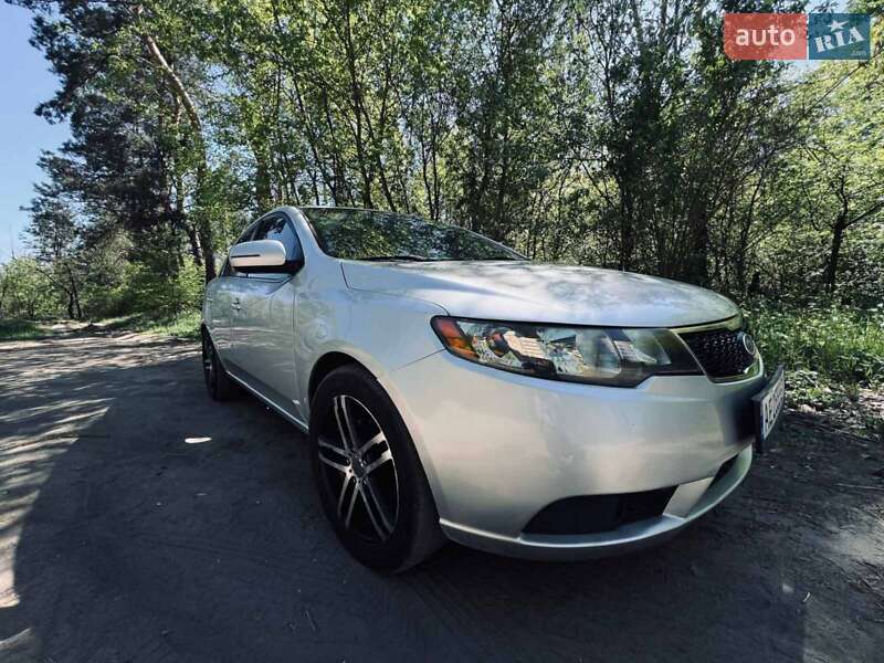 Седан Kia Forte 2012 в Новомосковске