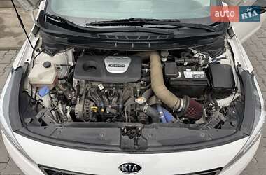 Хэтчбек Kia Forte 2017 в 