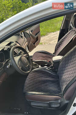 Седан Kia Forte 2010 в 