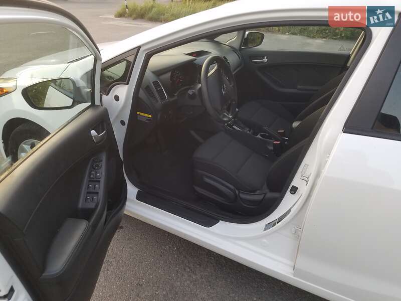 Хэтчбек Kia Forte 2016 в Киеве