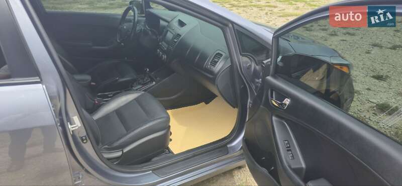 Хэтчбек Kia Forte 2017 в Умани