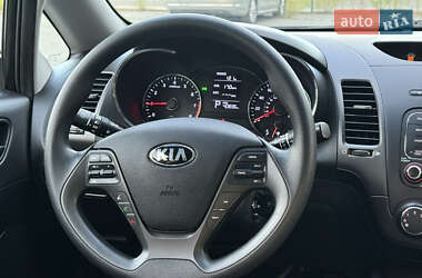 Хэтчбек Kia Forte 2016 в 
