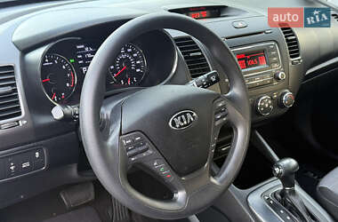 Хэтчбек Kia Forte 2016 в 