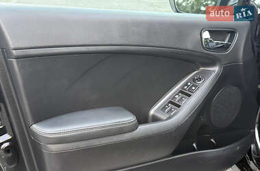 Хэтчбек Kia Forte 2016 в 