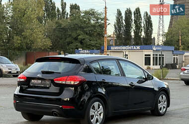 Хэтчбек Kia Forte 2016 в 
