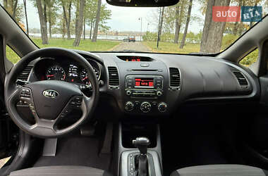 Хэтчбек Kia Forte 2016 в 