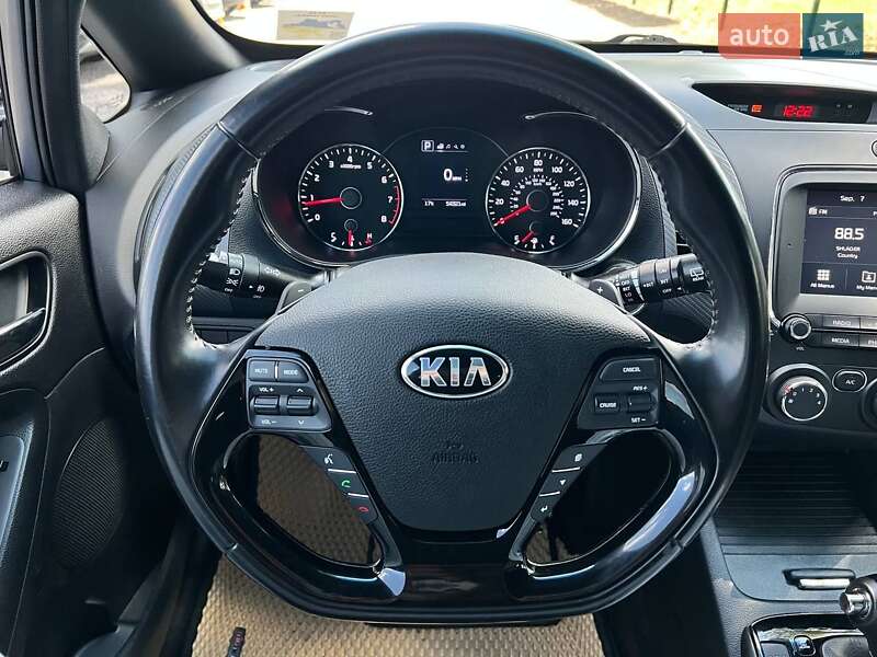 Хэтчбек Kia Forte 2017 в Умани