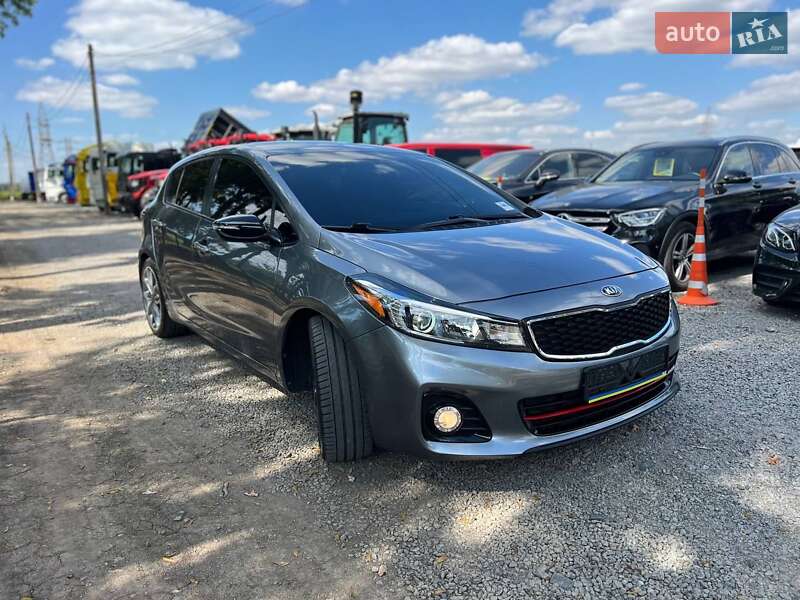 Хэтчбек Kia Forte 2017 в Умани