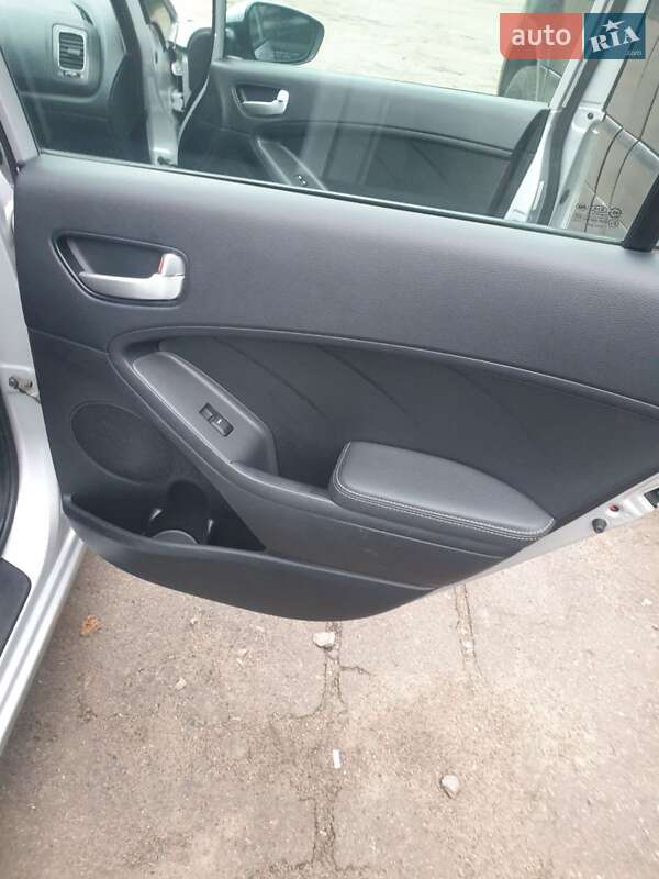 Седан Kia Forte 2016 в Киеве фото 18 Седан Kia Forte 2016 в Киеве