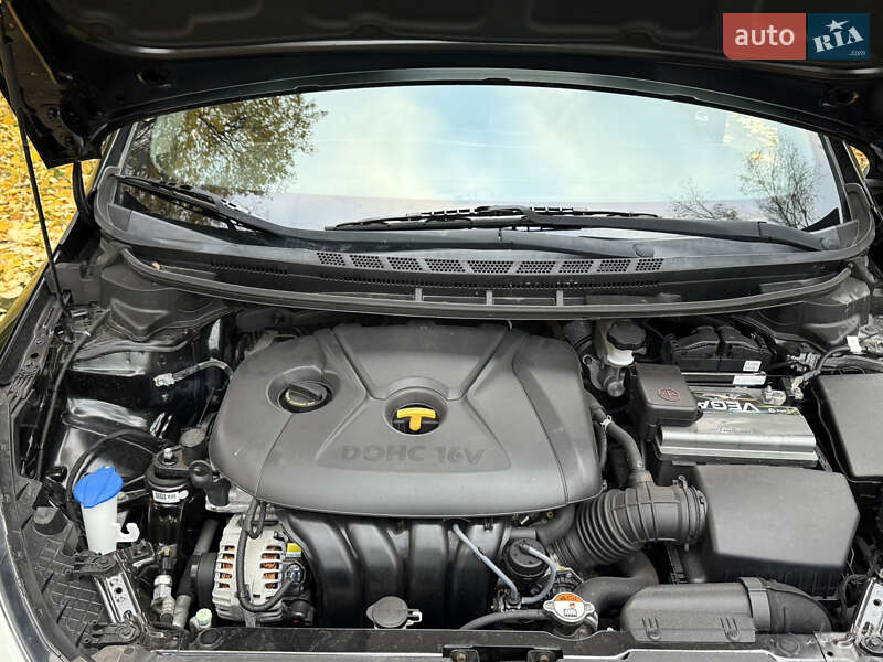 Хэтчбек Kia Forte 2016 в Киеве