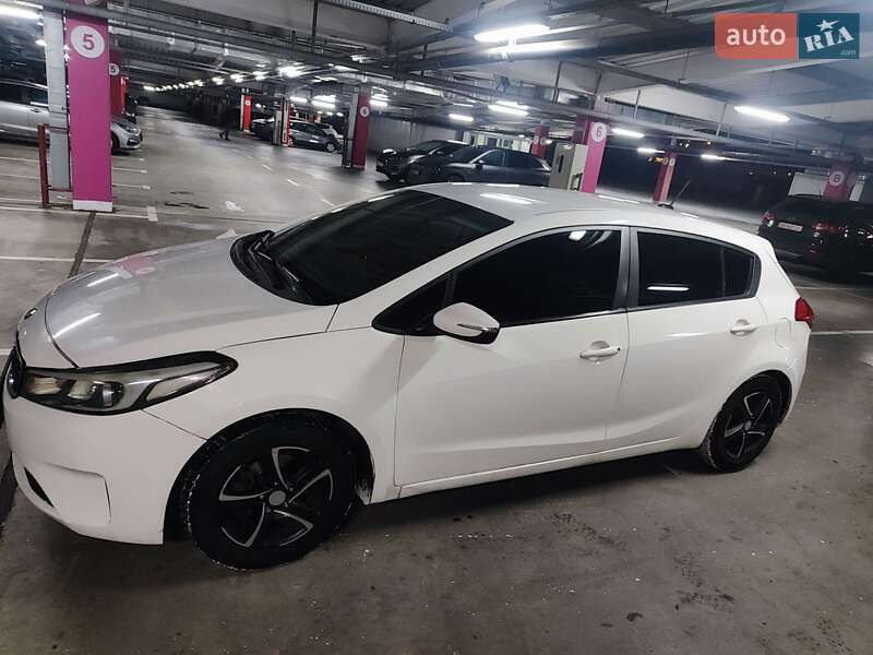 Хэтчбек Kia Forte 2016 в Киеве