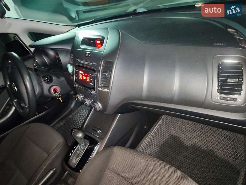 Хэтчбек Kia Forte 2016 в Киеве