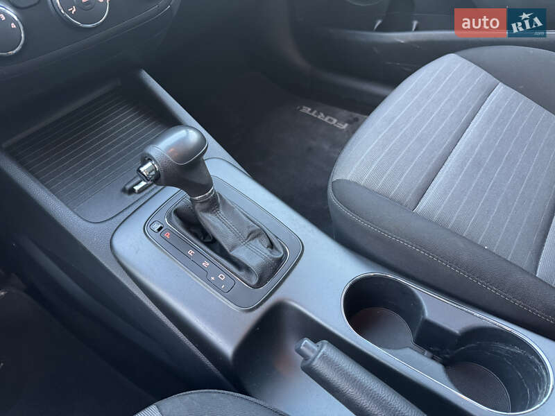 Хэтчбек Kia Forte 2015 в Киеве