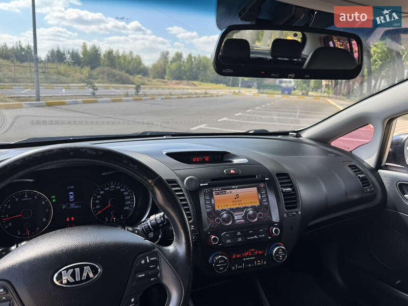 Хэтчбек Kia K3 2013 в Киеве