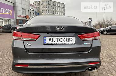 Седан Kia K5 2016 в Киеве