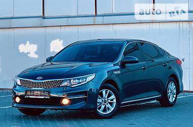 Седан Kia K5 2016 в 