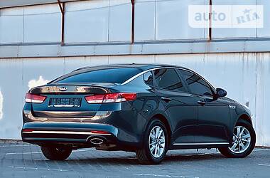 Седан Kia K5 2016 в 