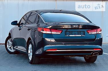 Седан Kia K5 2016 в 