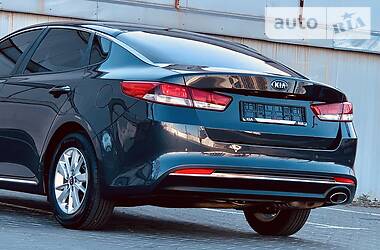 Седан Kia K5 2016 в 