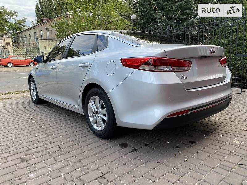 Седан Kia K5 2016 в Одессе