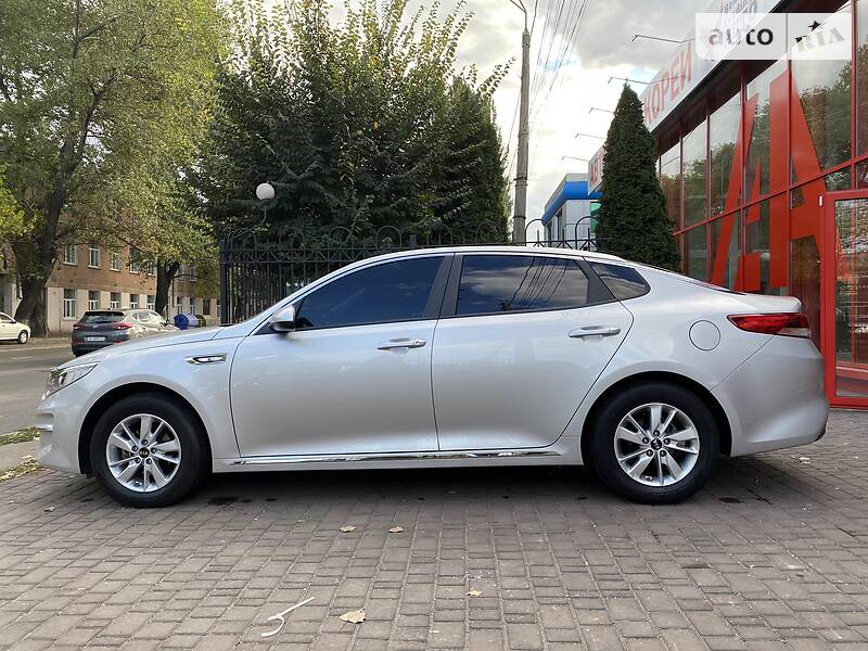 Седан Kia K5 2016 в Одессе