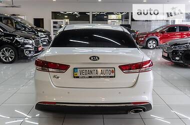 Седан Kia K5 2016 в Одессе