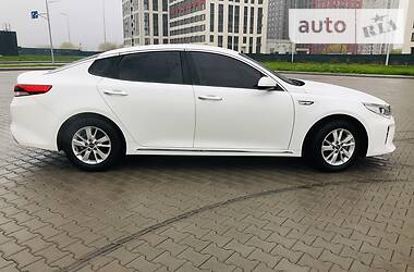 Седан Kia K5 2016 в Киеве