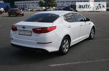 Седан Kia K5 2015 в Киеве