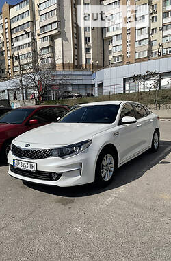 Седан Kia K5 2016 в Запорожье