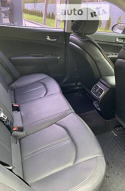 Седан Kia K5 2017 в 