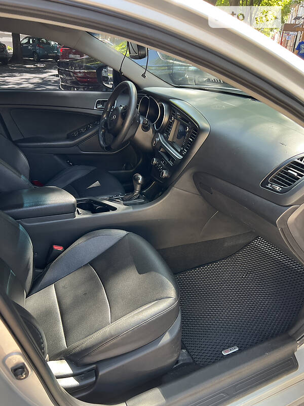Седан Kia K5 2013 в Дніпрі
